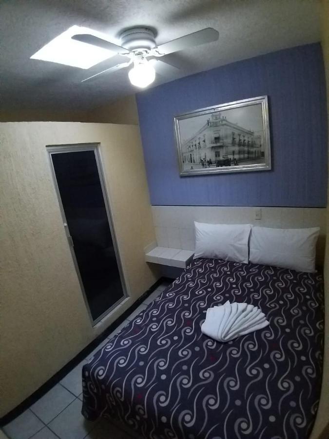 Hotel Aguila Гуадалахара Екстериор снимка